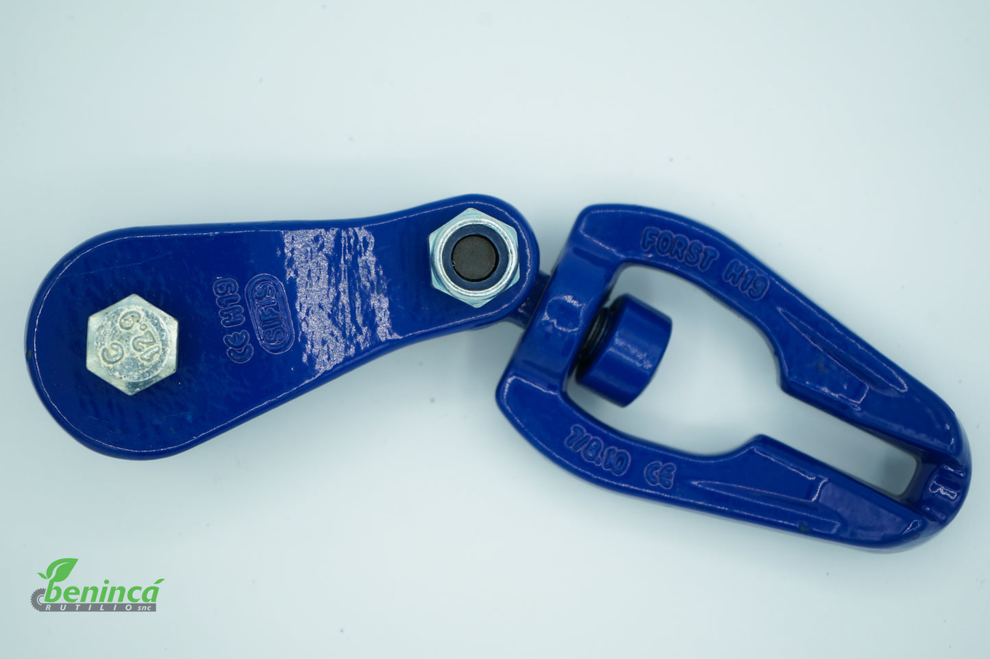 Hook with sliding pulley